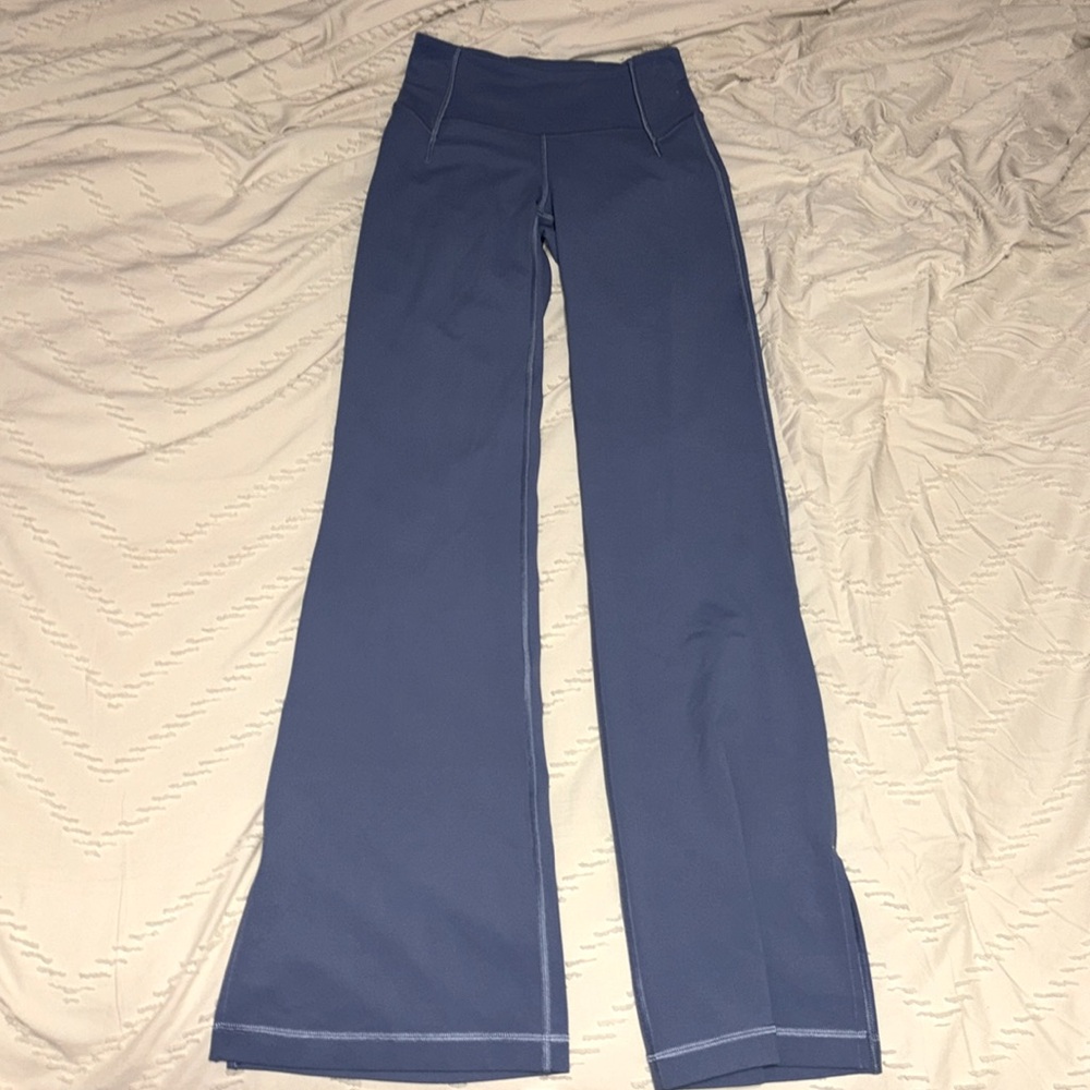BLUE LULULEMON ATHLETICA LEGGINGS 💙